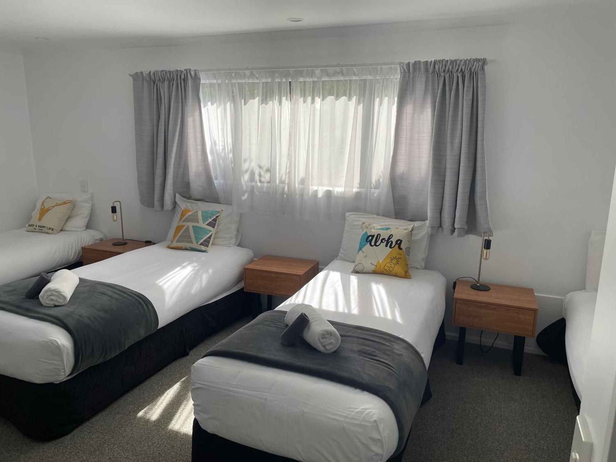 Fairway Motel & Apartments Wanaka Exterior photo