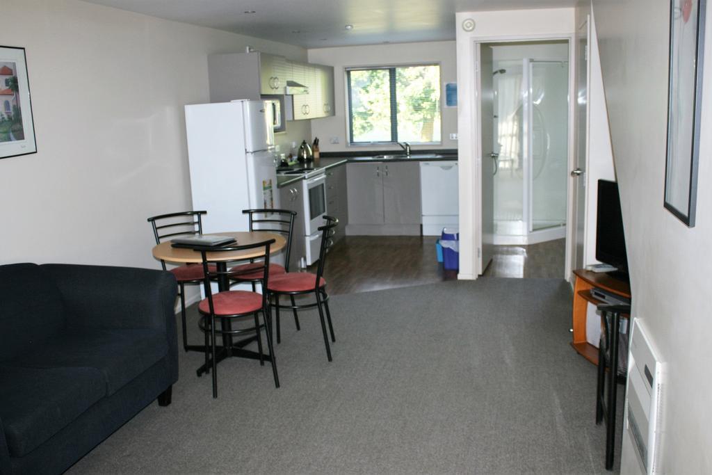 Fairway Motel & Apartments Wanaka Exterior photo