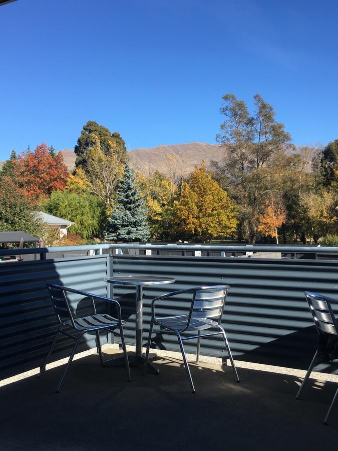 Fairway Motel & Apartments Wanaka Exterior photo