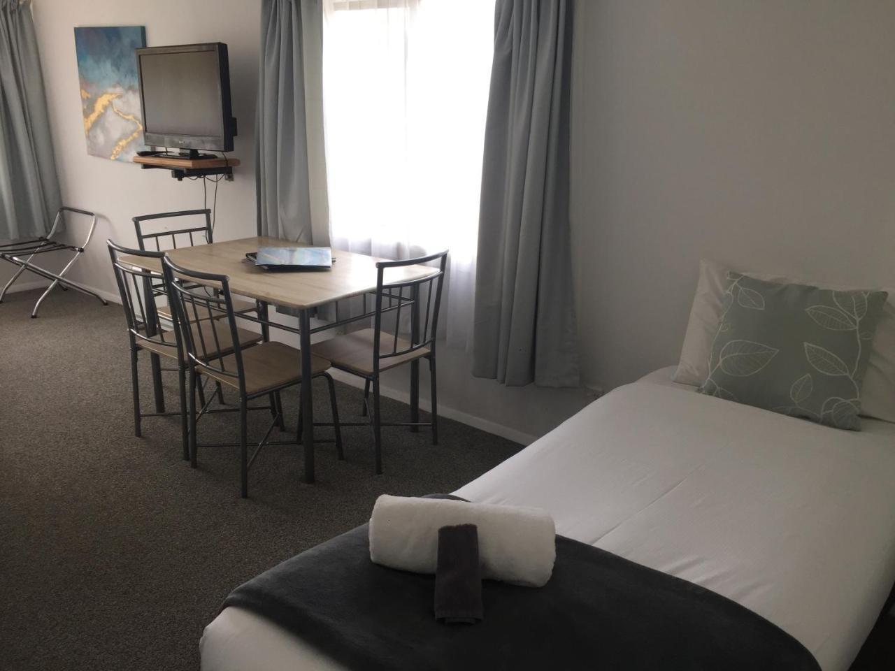 Fairway Motel & Apartments Wanaka Exterior photo